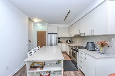 2560 Eglinton Avenue 103, Mississauga, On L5m 0y3