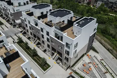 Condo Townhouse in Oakville