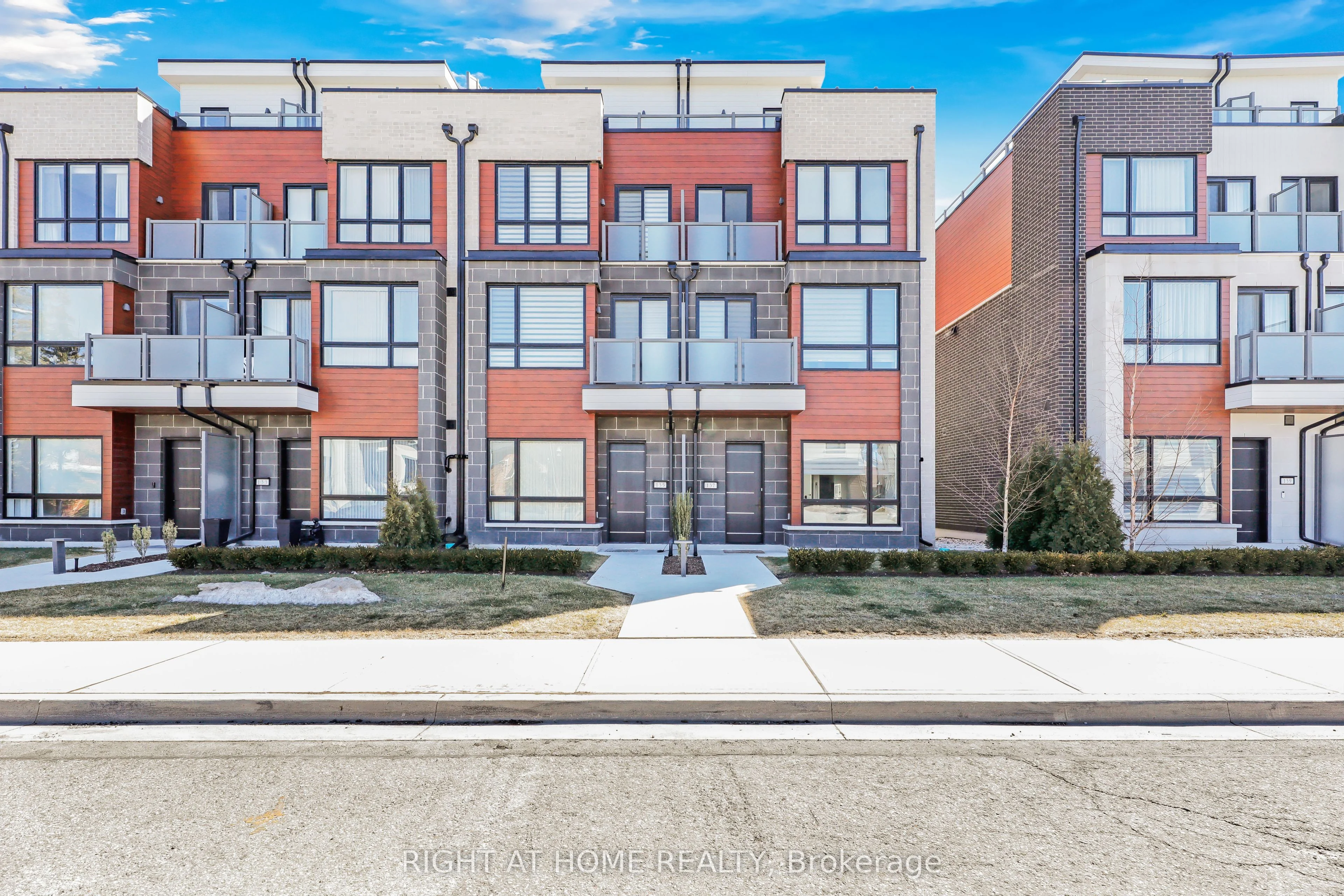 Condo Townhouse in Mississauga