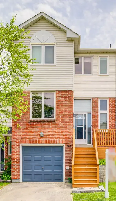 Condo Townhouse in Halton Hills