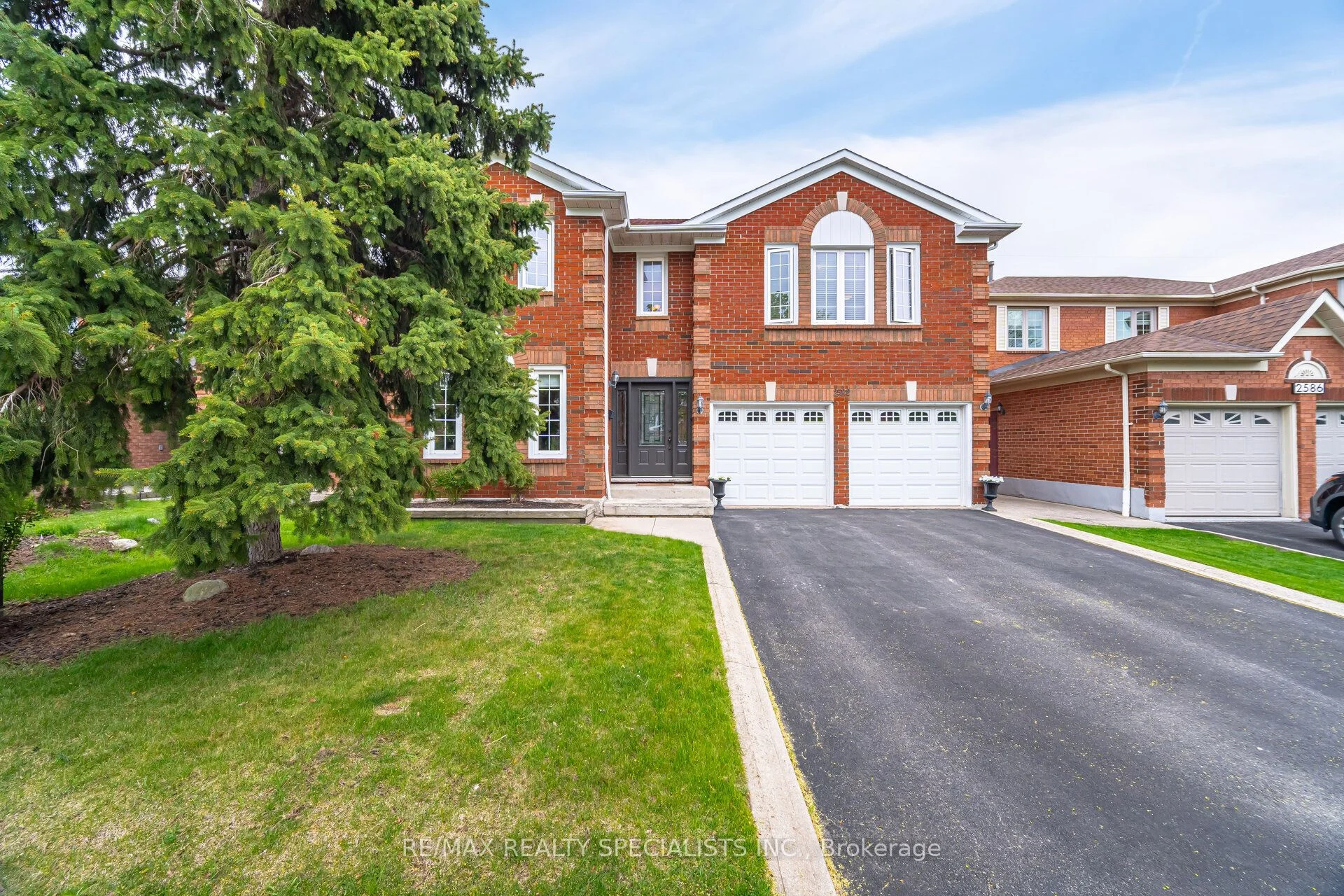 2582 Ambercroft Trail, Mississauga, ON L5M 4K4