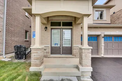 Detached in Burlington