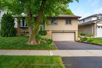 Detached in Burlington