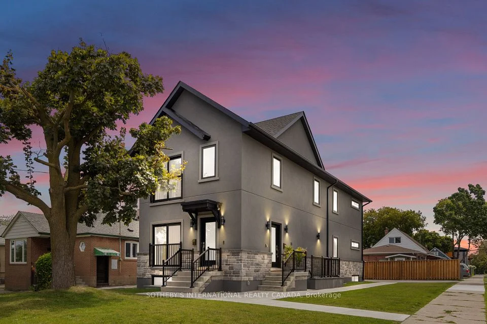 15 Burrard Road, Toronto W10, On M9w 3t1