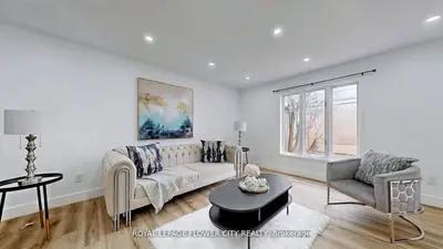 Att/Row/Townhouse in Brampton
