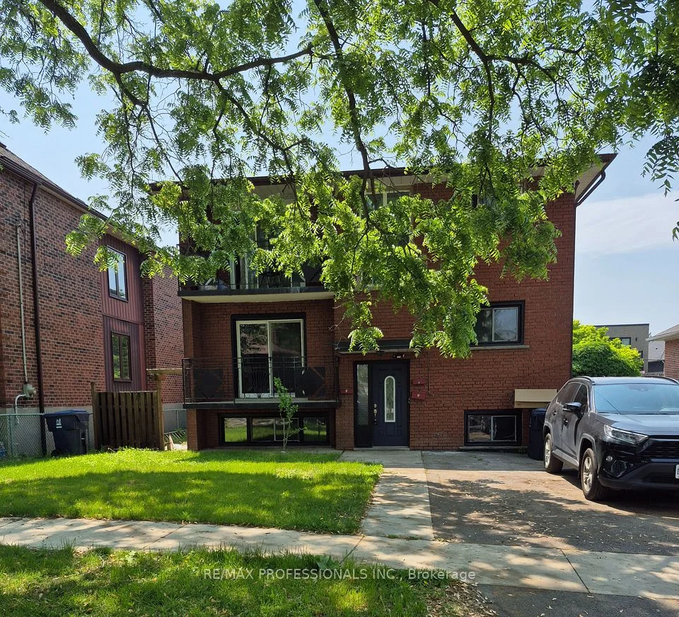 9 Branch Avenue MAIN, Toronto W06, ON M8W 1M6