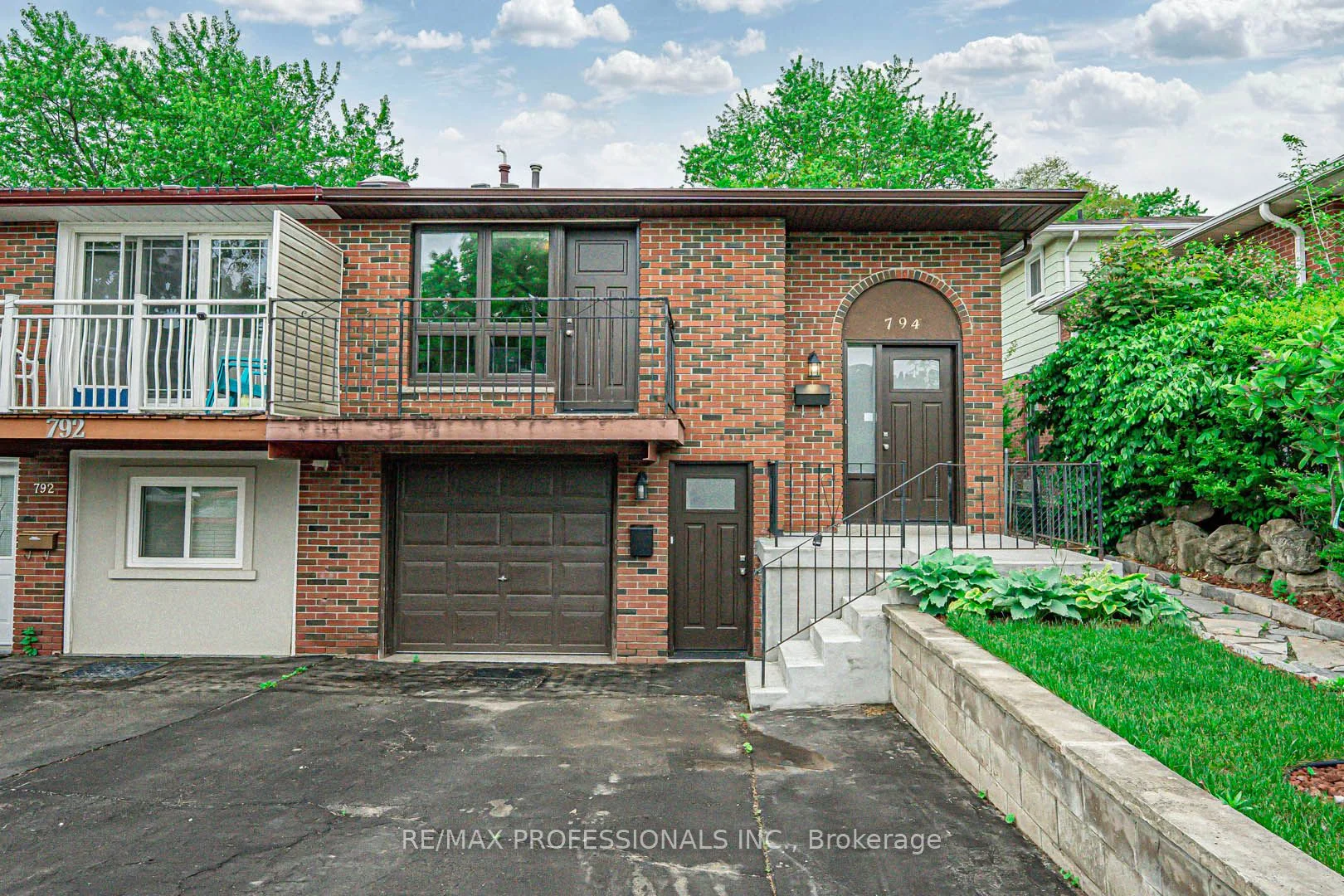 794 Embassy Avenue, Mississauga, ON L5J 2Y2