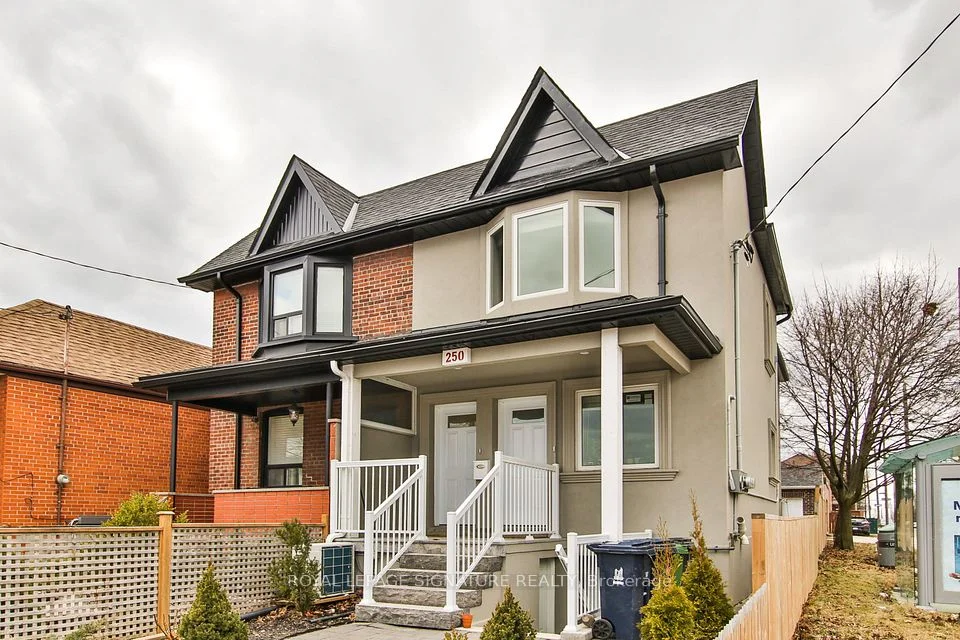 250 Nairn Avenue Main, Toronto W03, On M6e 4h4