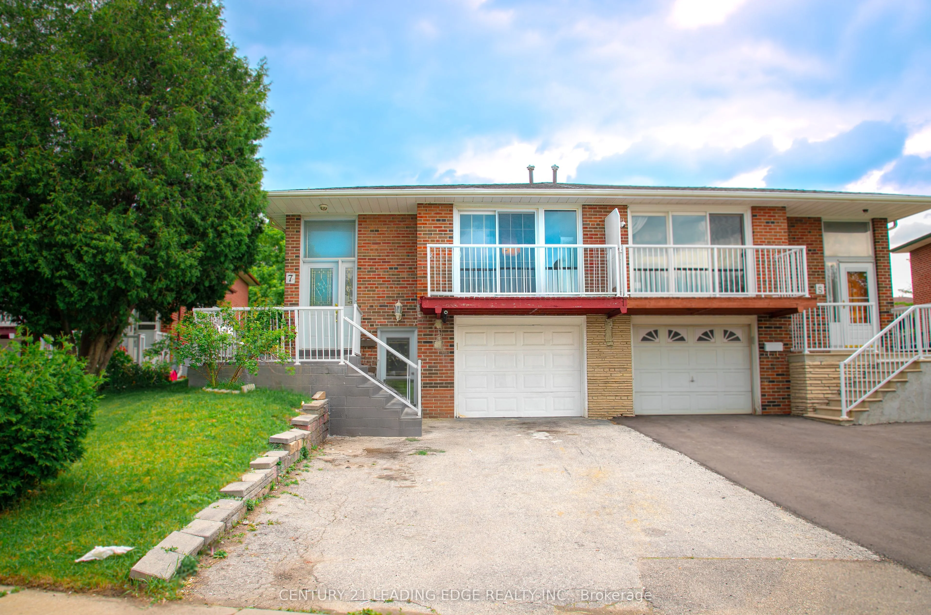 7 Futura Drive, Toronto W05, ON M3N 2L6