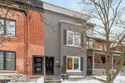 Att/Row/Townhouse in Toronto