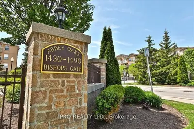 Condo Apartment in Oakville