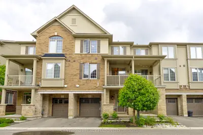 Att/Row/Townhouse in Oakville
