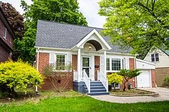 1375 Applewood Road, Mississauga, ON L5E 2L9