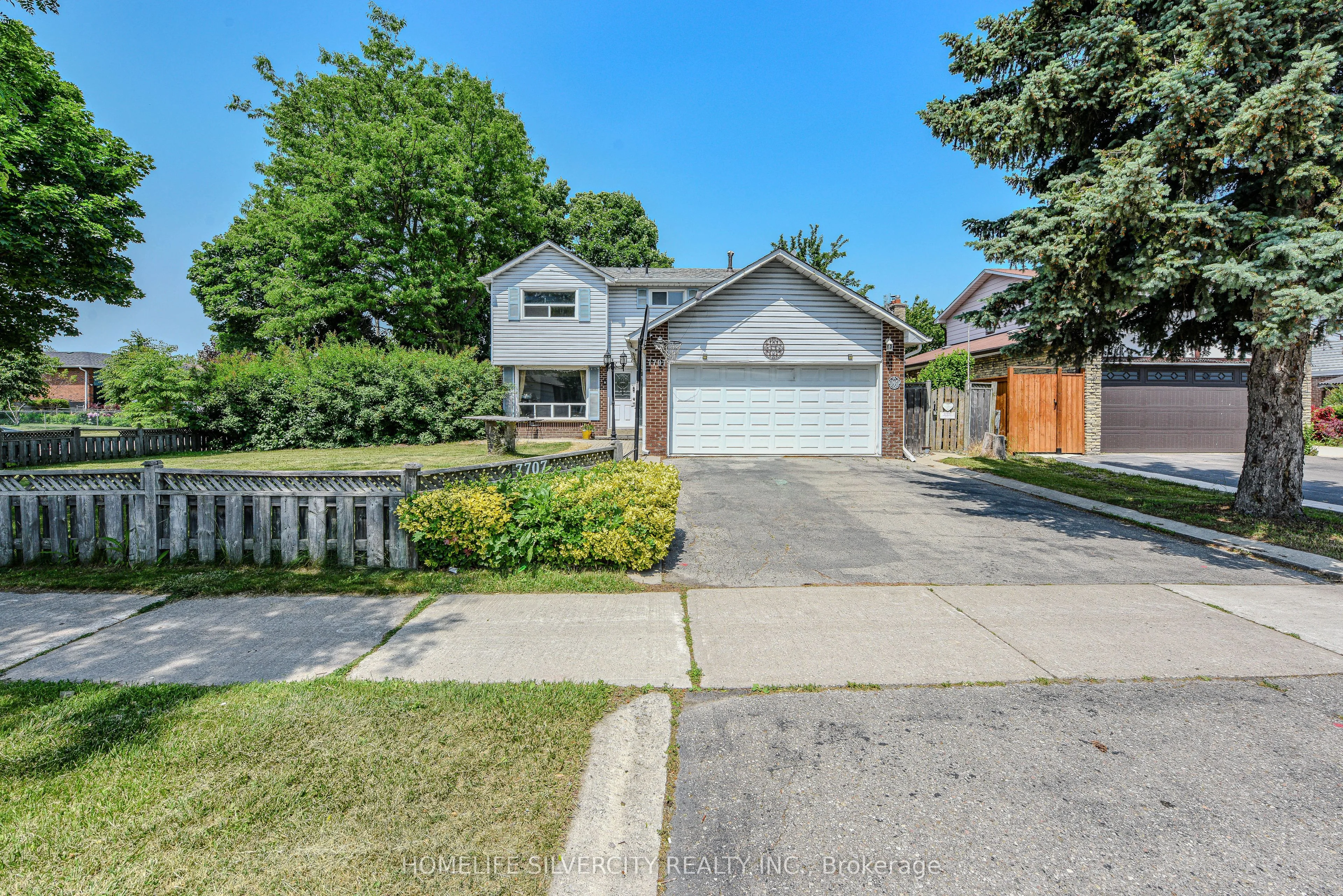 7707 Netherwood Road, Mississauga, ON L4T 3H2