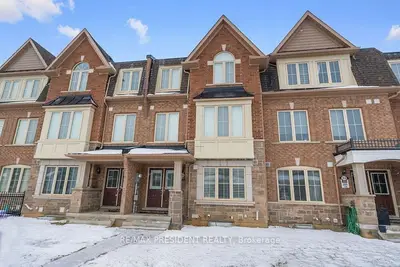 Att/Row/Townhouse in Brampton