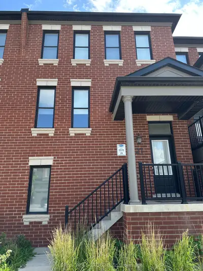 Att/Row/Townhouse in Milton