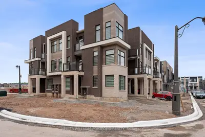 Att/Row/Townhouse in Oakville