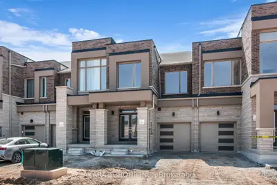 Att/Row/Townhouse in Oakville