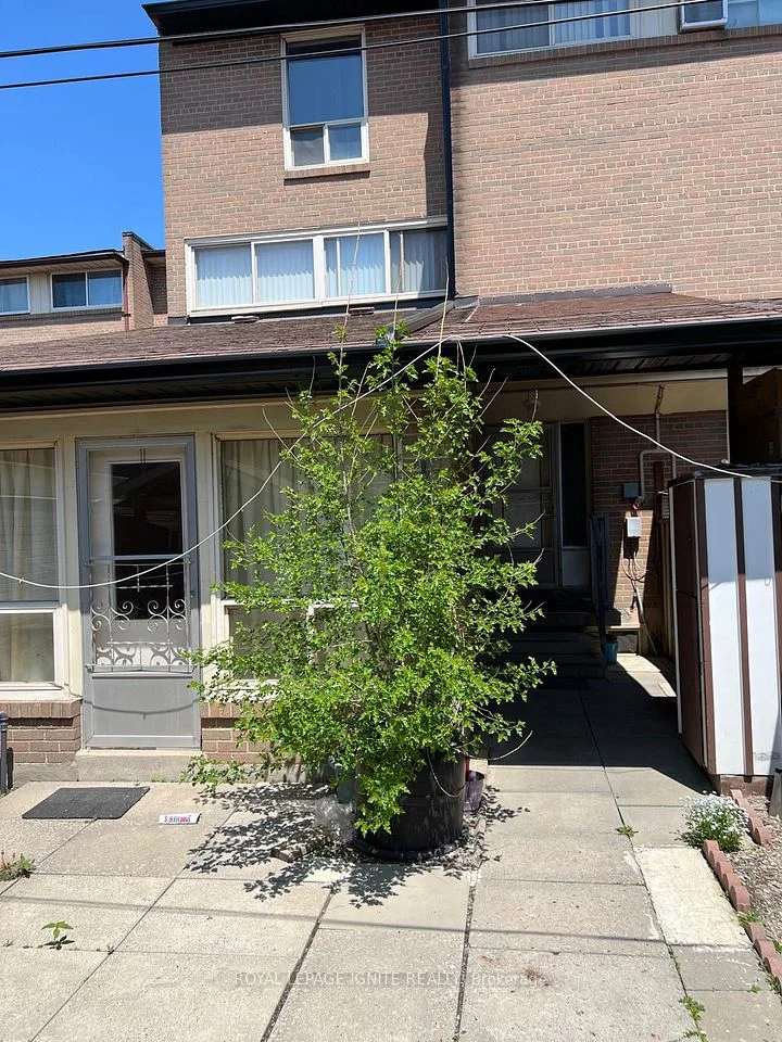 248 John Garland Boulevard 85, Toronto W10, ON M9V 1N8