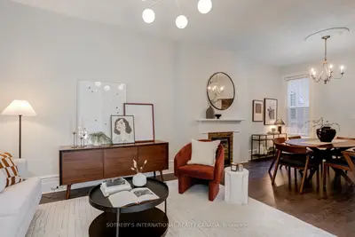 Att/Row/Townhouse in Toronto