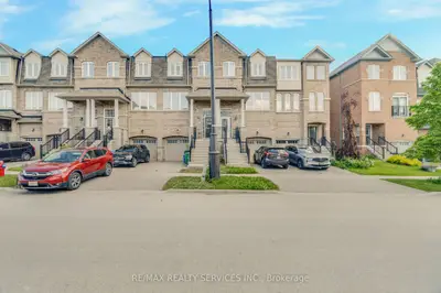 Att/Row/Townhouse in Brampton