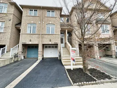 Att/Row/Townhouse in Mississauga