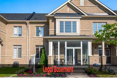 Att/Row/Townhouse in Brampton