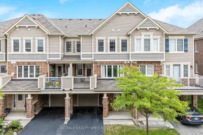 Att/Row/Townhouse in Milton