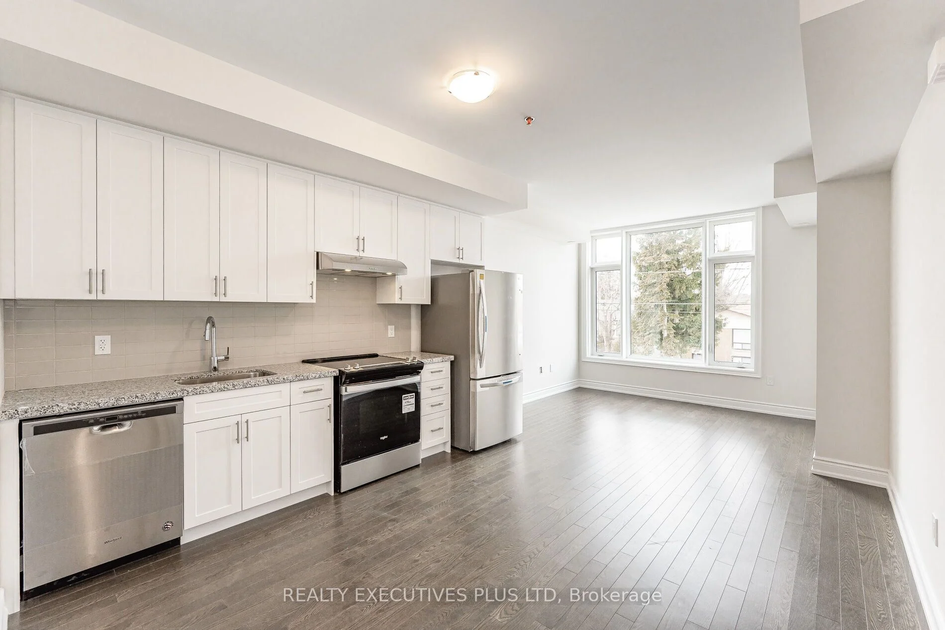 23 Blackstone Street Main, Toronto W04, ON M6L 0A5