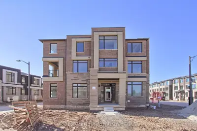 Att/Row/Townhouse in Oakville