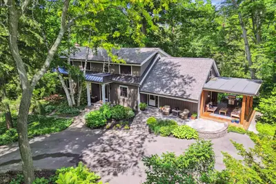 Detached in Burlington