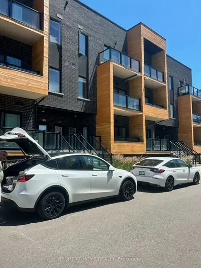 Condo Townhouse in Mississauga