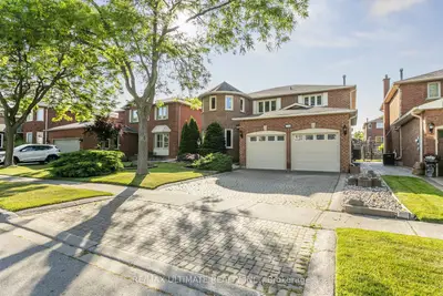 Detached in Oakville
