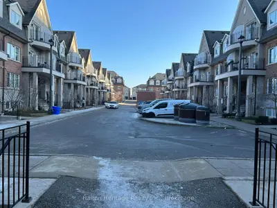 Condo Townhouse in Oakville