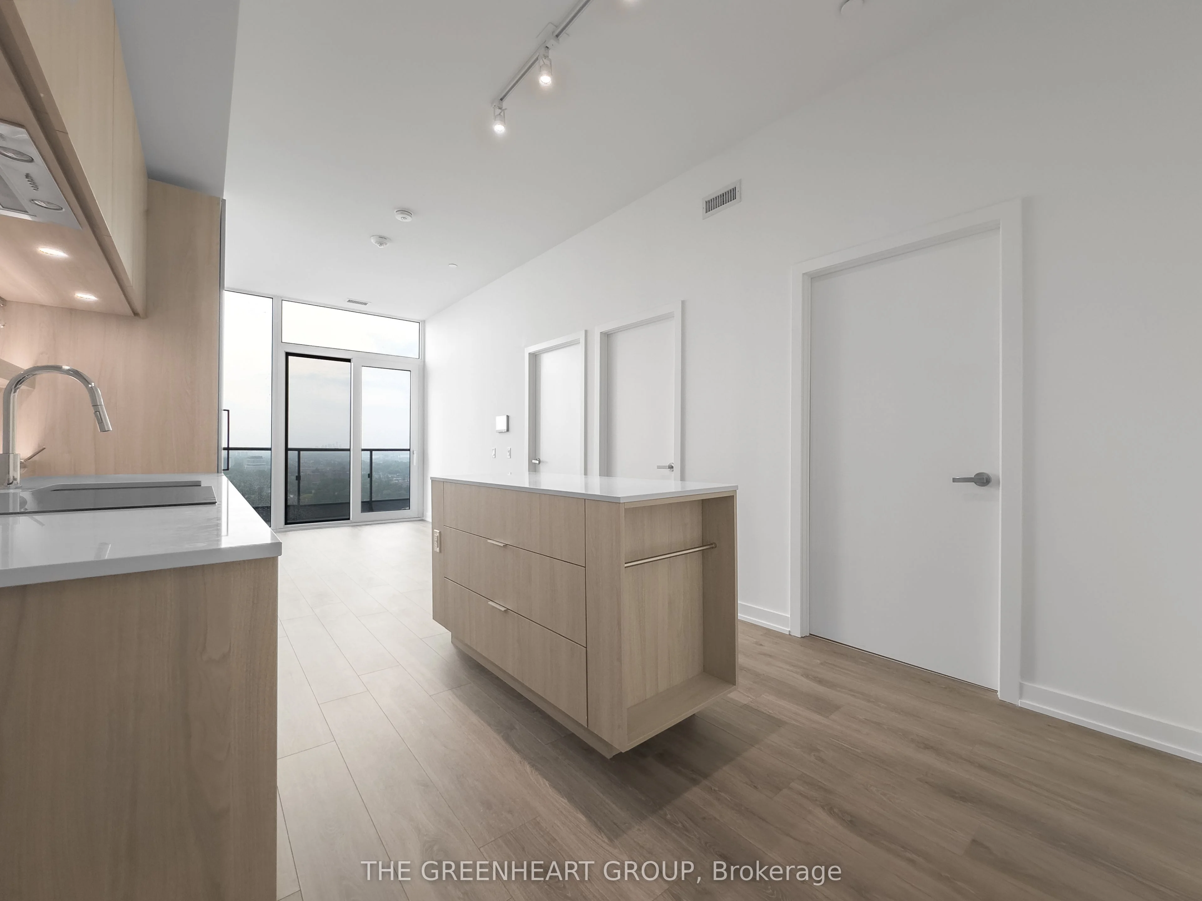 28 Ann Street 2210, Mississauga, ON L5G 0E1