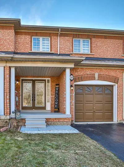 Att/Row/Townhouse in Brampton