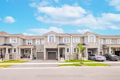 Att/Row/Townhouse in Milton