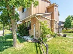98 Falconer Drive 52, Mississauga, On L5n 1y2