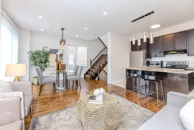 Att/Row/Townhouse in Milton