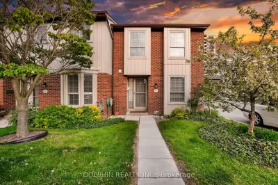 Condo Townhouse in Burlington
