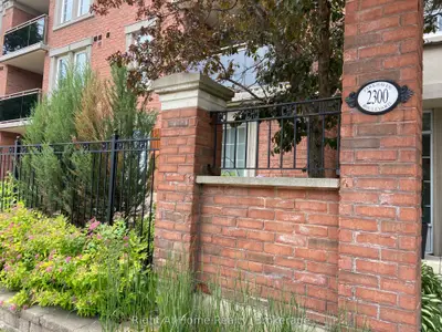 Condo Apartment in Oakville