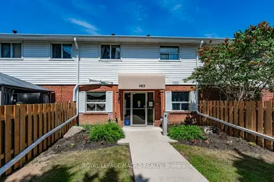 Condo Townhouse in Burlington