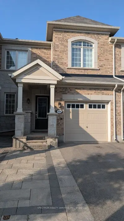 Att/Row/Townhouse in Milton