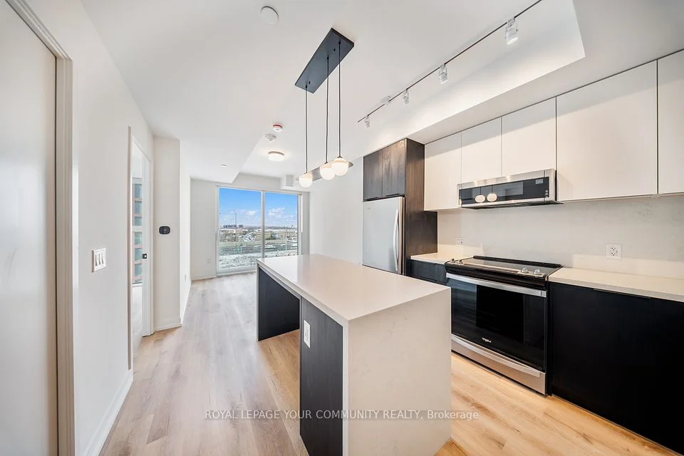5 York Garden Way 801, Toronto W04, ON M6A 2V1