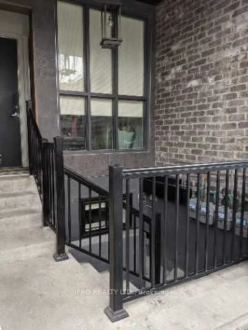 982 Dovercourt Road, Toronto W02, ON M6H 2X5