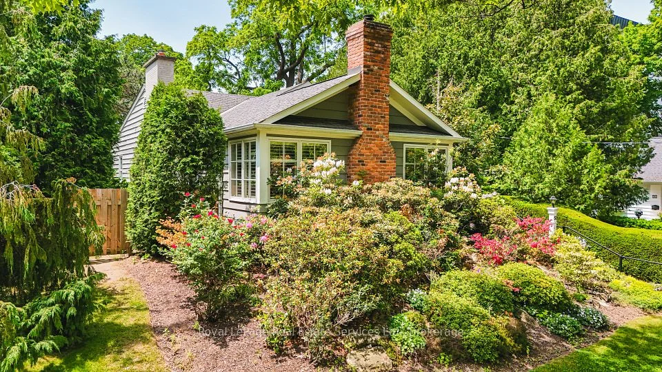 82 First Street, Oakville, ON L6J 3R3