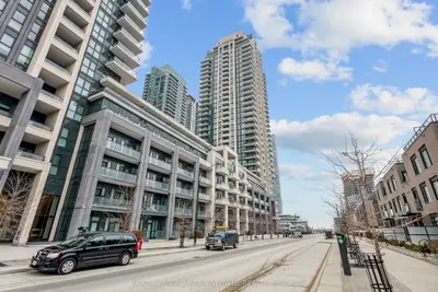 Condo Apartment in Mississauga