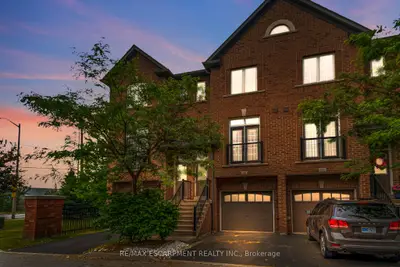 Att/Row/Townhouse in Burlington