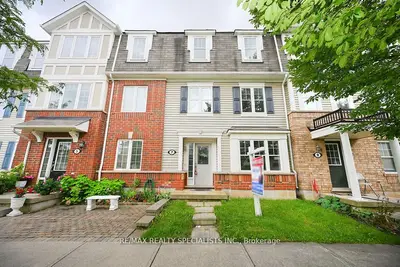 Att/Row/Townhouse in Brampton