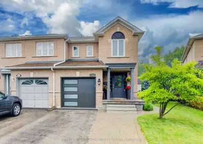Att/Row/Townhouse in Oakville